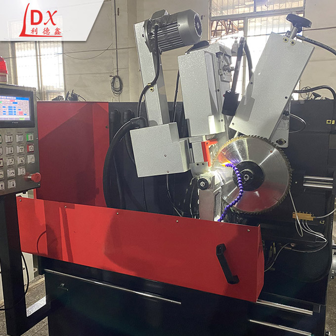 LDX-026(A)伺服摆角全数控圆锯片前后角磨齿机细节图2-2.jpg