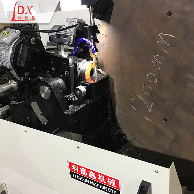 LDⅩ-028(A)全自动数控双磨头侧角机细节图2-4.jpg